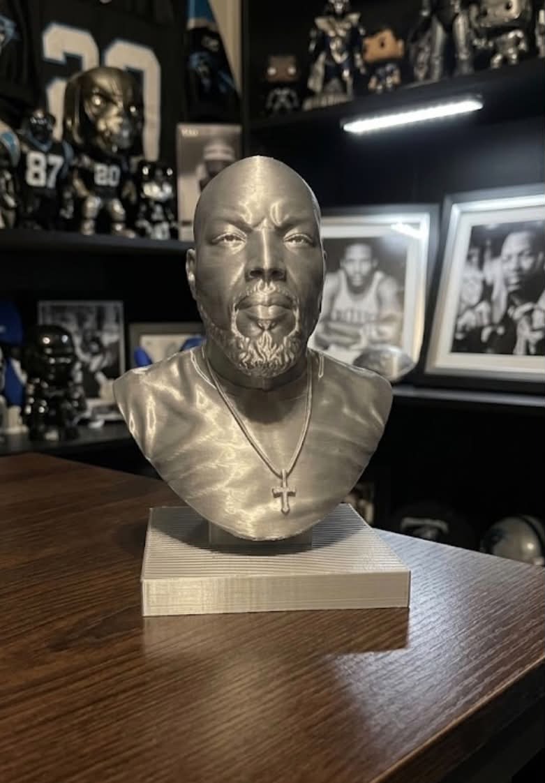 Selfie Statue